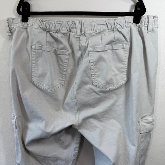 Torrid Pull-On Weekend Straight Stretch Twill Cargo Mid-Rise Pant Size 3x Khaki - Picture 6 of 11